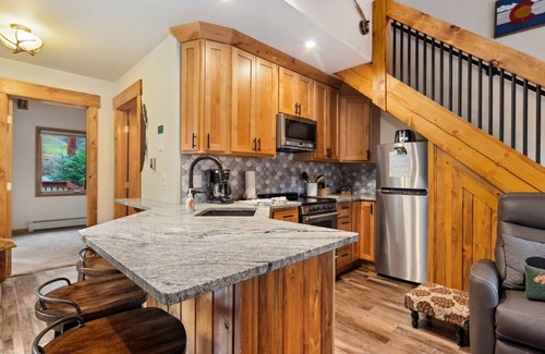 Fall River Estates Condominio | Creekside Suite 21 (HT)