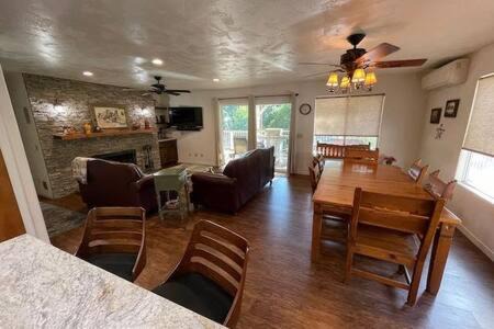 Oakhurst Casa | Creekside Suite Sleeps 2 Creek frontage Bbq