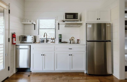 Pittman Center Cabina | Creekside Tiny Cabin - Fishing Lake - Groundhog Cabin