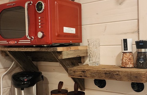 Burnsville Cabina | Creekside Tiny House with Sauna