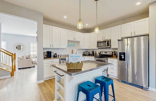 Ocean View Casa | Creekside townhouse with patio, grill & community pool - pet friendly