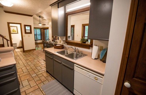Halfway Cabina | Creekview at Bays Fork Creek