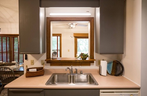 Halfway Cabina | Creekview at Bays Fork Creek