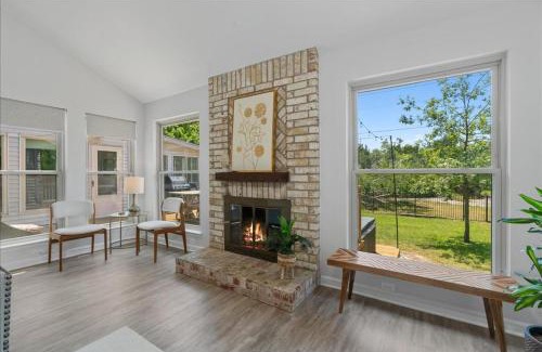 Round Rock Casa | Creekview Cottage- Events, Hot Tub, Gameroom