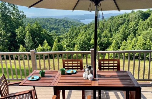 Burkesville Casa | Creekview Manor - Dale Hollow Lake with amazing views only minutes to docks