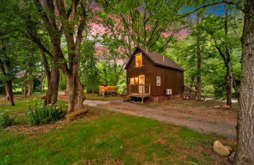 Cosby Cama Y Desayuno | Creekwalk Inn Bed and Breakfast with Cabins