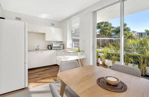 Cremorne Apartamento | Cremorne - YNG03 - Young Street - Bright 1BR Ground Floor Apartment with Balcony Parking in Quiet Cremorne Location