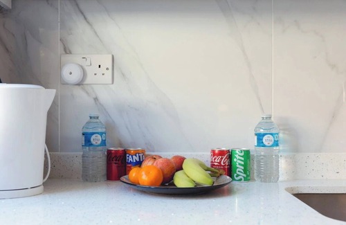 High Wycombe Apartamento | Crendon House Cosy Studio - Sleeps 2 & Kitchen