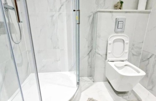 High Wycombe Apartamento | Crendon House Cosy Studio - Sleeps 2 & Kitchen