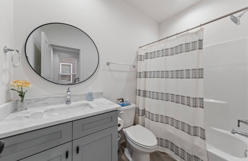 Lafayette Casa | Creole House*KING bed*Relax in Cajun Comfort!