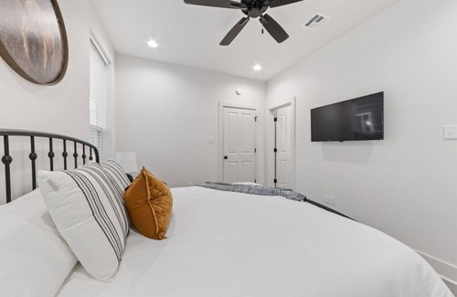 Lafayette Casa | Creole House*KING bed*Relax in Cajun Comfort!