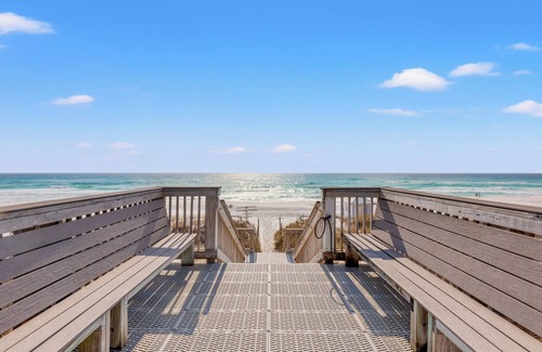 Miramar Beach Condominio | Crescent at Miramar-gulf Front Luxury Condo-free Beach Chairs!