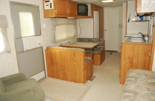 Quincy Complejo | Crescent Bar Camping Resort Studio Cabin 2