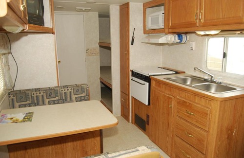 Quincy Complejo | Crescent Bar Camping Resort Studio Cabin 2