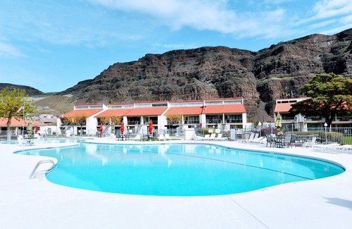 Quincy Condominio | Crescent Bar Condo near The Gorge, Boating & Golf. Sleeps 8. AMAZING Pool.