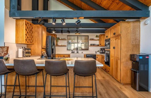 Yosemite Forks Chalet De Esquí | 🌙 Crescent Chalet - Hot Tub, Views, Sauna!