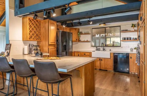 Yosemite Forks Chalet De Esquí | 🌙 Crescent Chalet - Hot Tub, Views, Sauna!