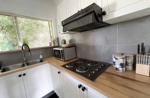 Crescent Head Cabaña | Crescent Head 4 bedroom waterfront beach cottage