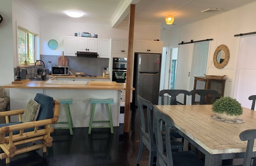 Crescent Head Cabaña | Crescent Head 4 bedroom waterfront beach cottage