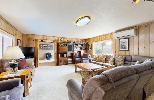 Rockaway Beach Casa | Crescent Lake Lookout