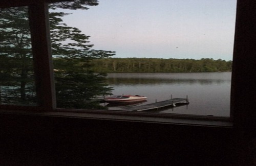 Raymond Casa | Crescent Lake - Raymond, Maine - A orillas del lago con Sandy Beach