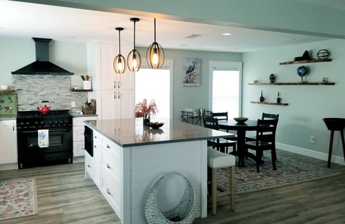 Crescent City Casa | Crescent Lake View in Quaint Downtown Crescent City