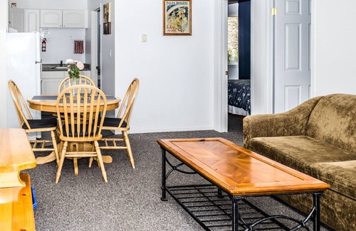 East Kootenay Hotel | Crescent Motel