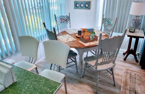 Crescent Beach Casa | Crescent Vintage Cottage