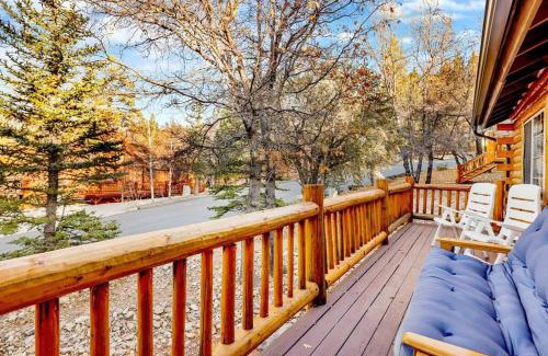 Upper Moonridge Casa | Crescenta Pines Resort Log Cabin~ Hot Tub~ Games~