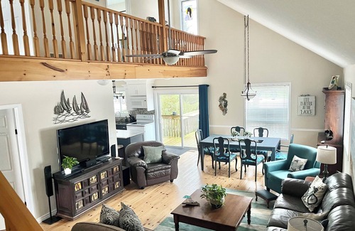 Bluewater Cabaña | Crest Beach Lake House: 4-Season Getaway Between Bayfield and Grand Bend!