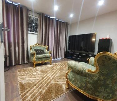 Greenwich Casa | Crestfield Lodge