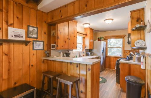 Crestline Casa | Crestline Cabin Close to Lake Arrowhead and Skiing