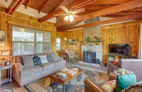 Crestline Casa | Crestline Cabin Close to Lake Arrowhead and Skiing