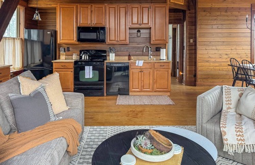 Creston Casa | Creston Centennial #1-King bed, rustic barn loft w/stairs
