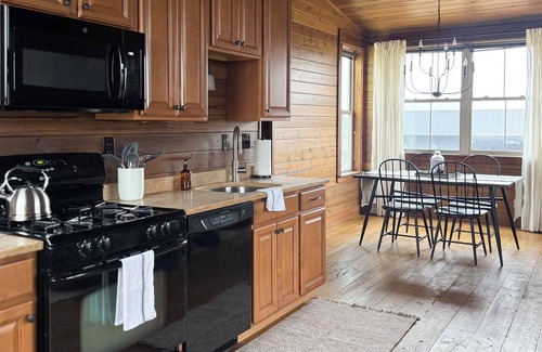 Creston Casa | Creston Centennial #1-King bed, rustic barn loft w/stairs
