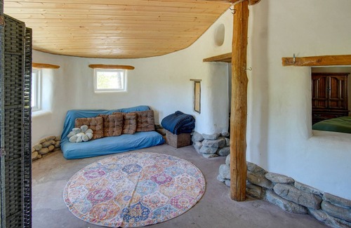 Crestone Apartamento | Crestone Whimsy - Bohemian Mountain Retreat!