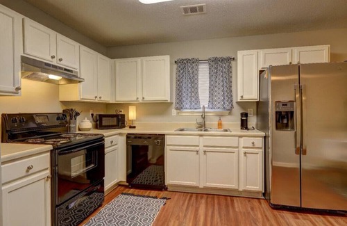 Austell Casa | Crestside 7271 · Conveniently located next to I-20/SixFlags/Atlanta