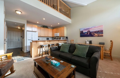 Kimball Junction Condominio | Park City grande 2BR / 2. 5BA con loft, excelentes vistas y ubicación