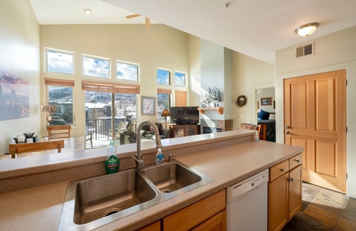 Kimball Junction Condominio | Park City grande 2BR / 2. 5BA con loft, excelentes vistas y ubicación