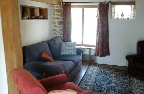 Augeres Otro | Cottage Antiguo Y Granero En Pequeña Aldea