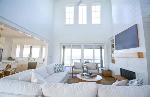 New Bern Casa | Crew Bern, A riverside retreat located on the serene banks of the Neuse River.