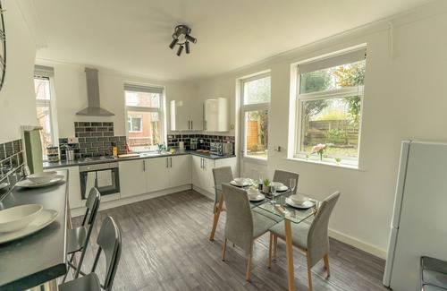 Bury Casa | Crew Quarters Inn - Perfect for Long Stays