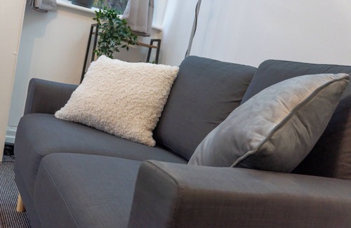 Bury Casa | Crew Quarters Inn - Perfect for Long Stays