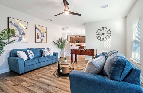 John T White Casa | Crew-Ready Stay Private BRs w/ TVs Parking