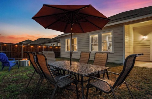 Lavon Casa | Relocate in Comfort | Spacious home with yard