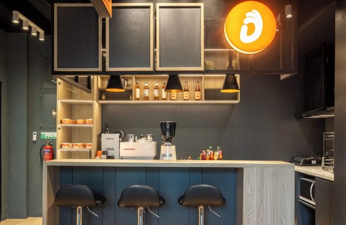 Kuningan Hotel | CRiB by Bobobox, Kuningan, Jakarta