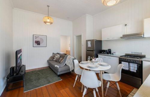 East Brisbane Casa | Cricket Fans Choice 2BR Walk to Gabba and Ferry