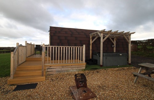 Hayton Cabina | Criffel Pod, Hayton near Hadrian's Wall, pet friendly and hot tub