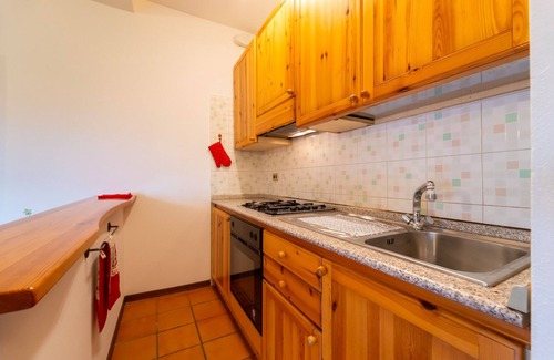 Civenna Apartamento | Crimson Apartment by Wonderful Italy