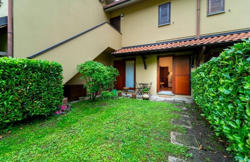 Civenna Apartamento | Crimson Apartment by Wonderful Italy